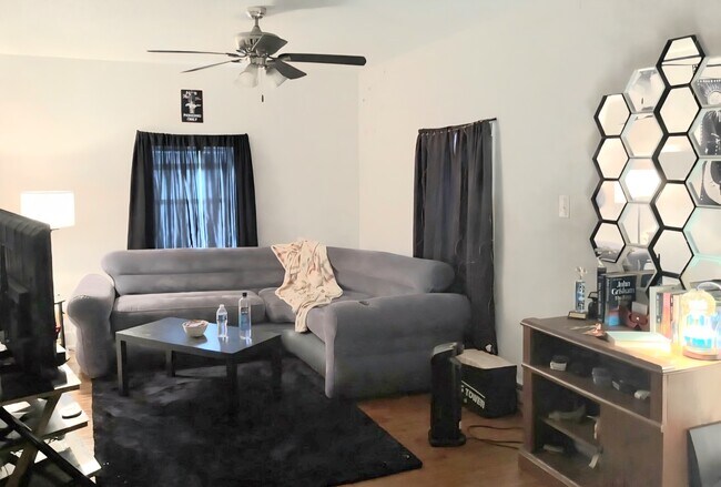 124 N Main St, Unit 2-Bedroom