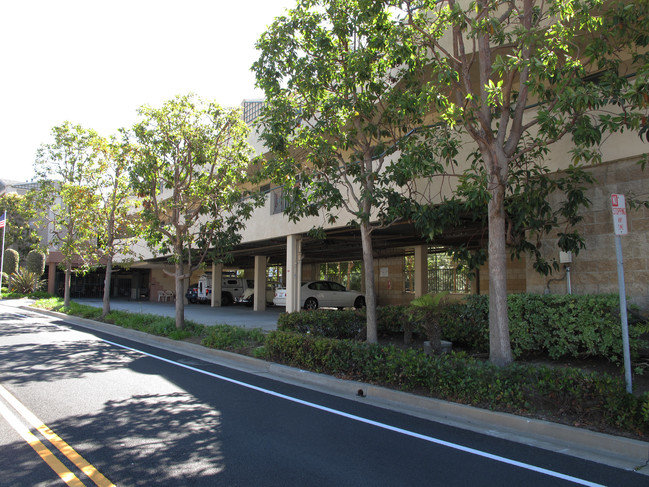 Ross Manhattan Terrace in Manhattan Beach, CA - Building Photo - Building Photo