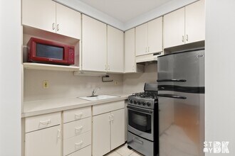 8-10 Clark St in Brooklyn, NY - Building Photo - Building Photo