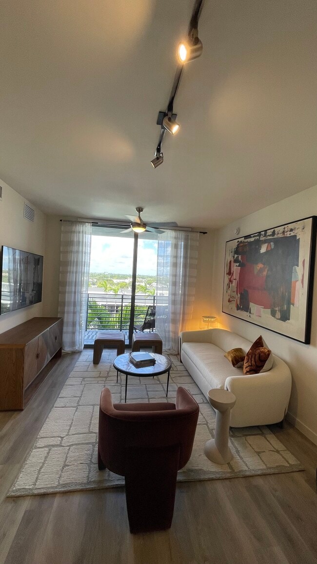 622 NE 1st Ave, Unit A12 in Fort Lauderdale, FL - Foto de edificio - Building Photo