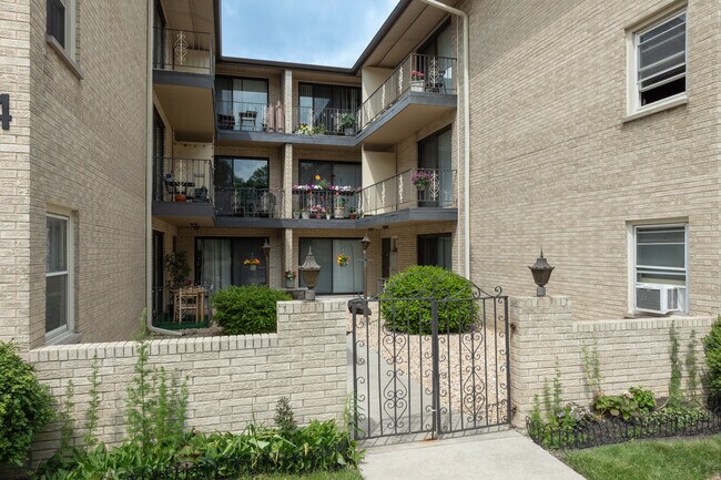 2124-2128 N Harlem Ave in Elmwood Park, IL - Building Photo - Building Photo
