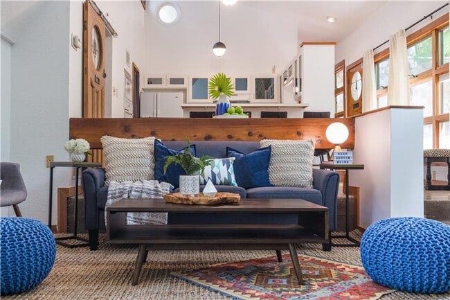 2011 Alameda Dr in Austin, TX - Building Photo - Building Photo
