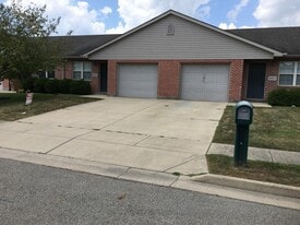 2251 Shamrock Ln, Unit 2251 D in Troy, OH - Building Photo