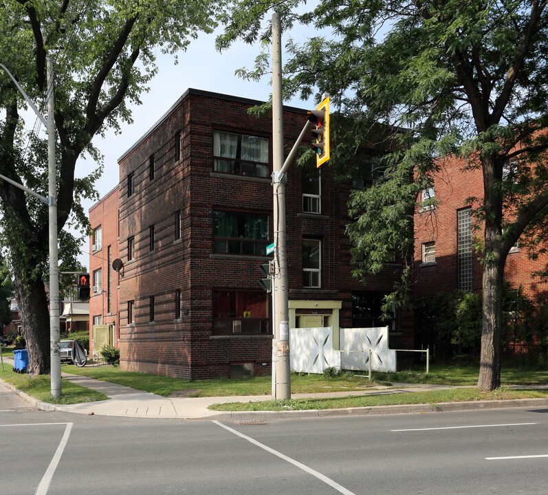 1026 King St E in Hamilton, ON - Building Photo