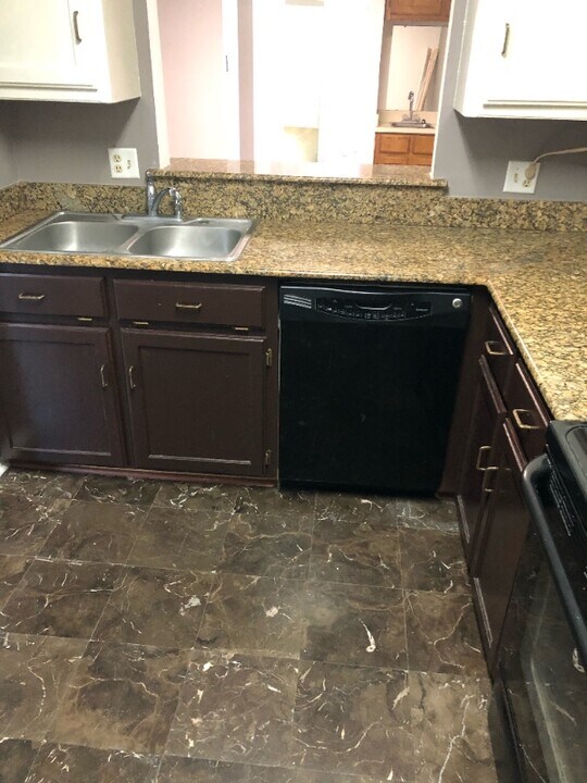 526 Oakridge Dr in Greenville, TX - Building Photo