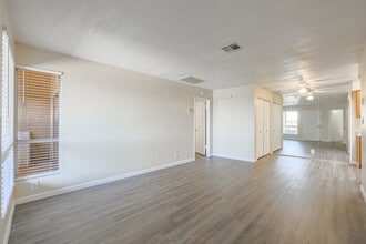 501 W Hononegh Dr in Phoenix, AZ - Building Photo - Building Photo