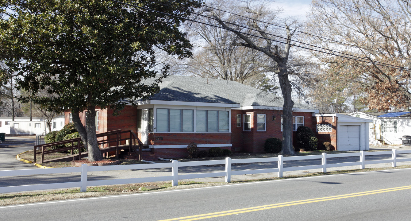 Colonial Run in Virginia Beach, VA - Building Photo