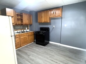 909 W 17th St, Unit A in Erie, PA - Foto de edificio - Building Photo