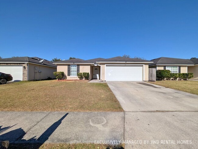 5753 Village Pond Cir in Jacksonville, FL - Foto de edificio - Building Photo