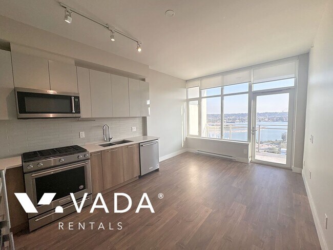 258 Nelson's Ct in New Westminster, BC - Building Photo - Building Photo