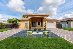 9895 NW 28th Terrace in Doral, FL - Building Photo