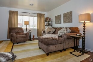 Lakeshore Place in Dayton, OH - Building Photo