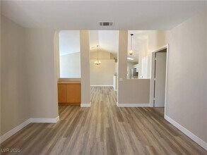 306 W Azure Ave, Unit TH100 in North Las Vegas, NV - Building Photo - Building Photo
