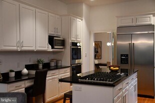 5127 Cathedral Ave NW in Washington, DC - Building Photo