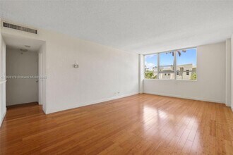 1500 Bay Rd, Unit S-0278 in Miami Beach, FL - Building Photo - Building Photo