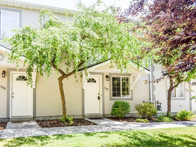 105 Penhurst Pl in North Logan, UT - Building Photo - Building Photo