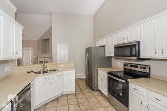 10172 Lynham Dr in Cordova, TN - Foto de edificio - Building Photo