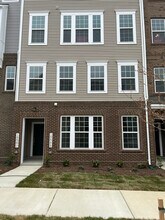 10505 Neil Armstrong Way in Lanham, MD - Foto de edificio - Building Photo