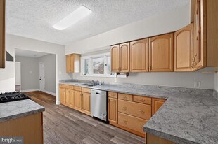 32 Rosewood Rd in Millville, NJ - Building Photo