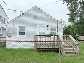745 Clarence St in Seaford, DE - Building Photo