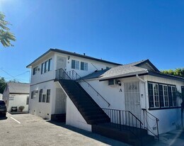 11228-11230 Oxnard St in Los Angeles, CA - Building Photo