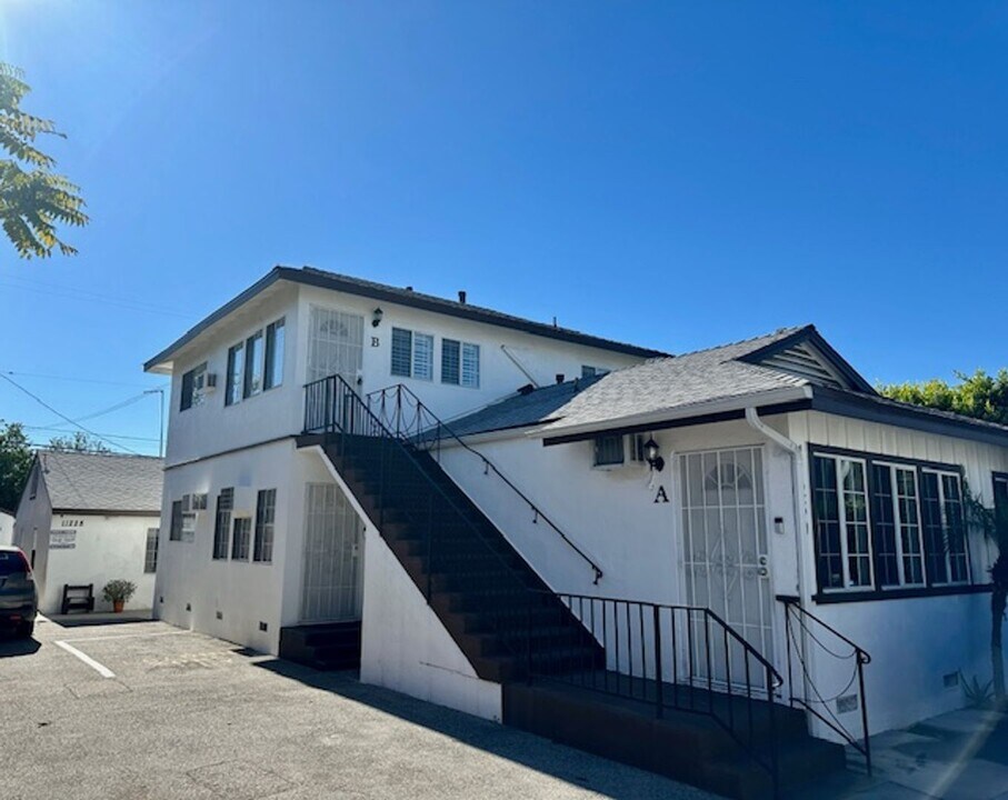 11228-11230 Oxnard St in Los Angeles, CA - Building Photo