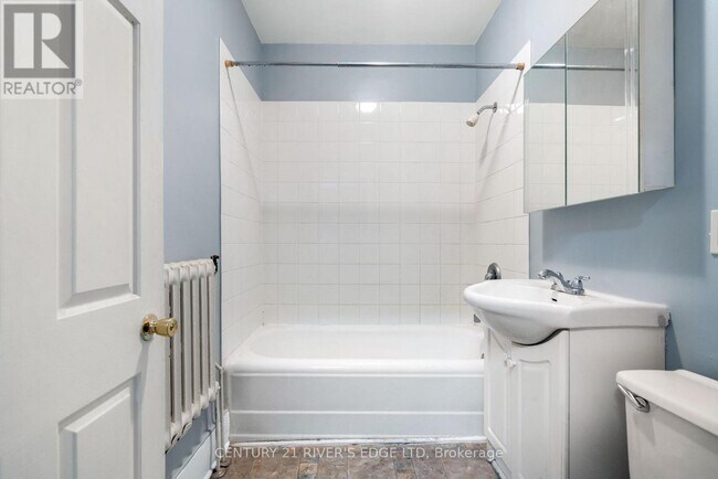 29 Buell St in Brockville, ON - Building Photo - Building Photo