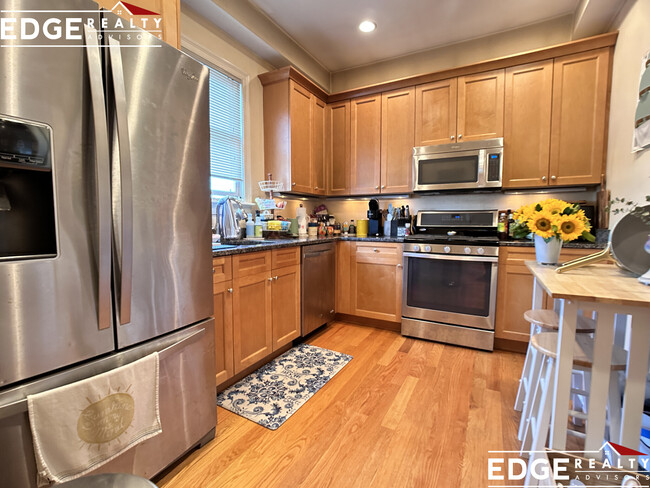 48 Carleton St, Unit 1