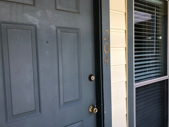property at 914 W 26th St