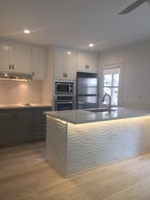 1214 Rutland Rd, Unit 1 in Newport Beach, CA - Building Photo - Building Photo