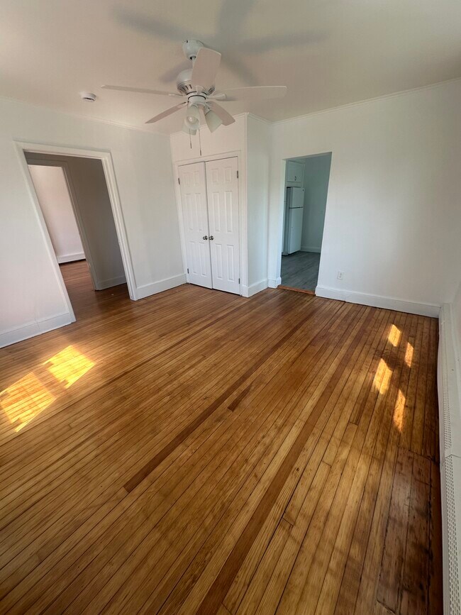 111 Higbie Ln, Unit 111 2nd floor