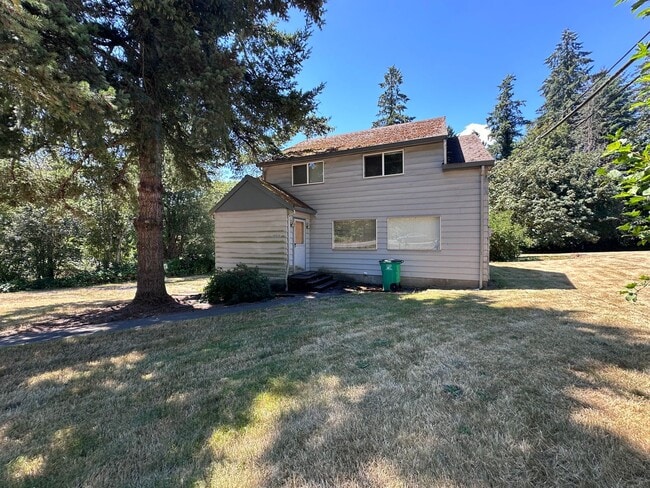 10015 SW Boones Ferry Rd in Portland, OR - Building Photo - Building Photo