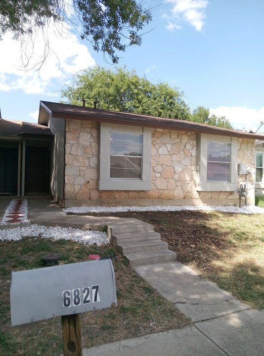 6827 Oldham Dr in San Antonio, TX - Foto de edificio