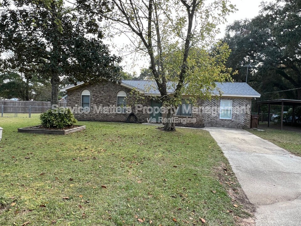 5429 Jenny Cir in Milton, FL - Building Photo