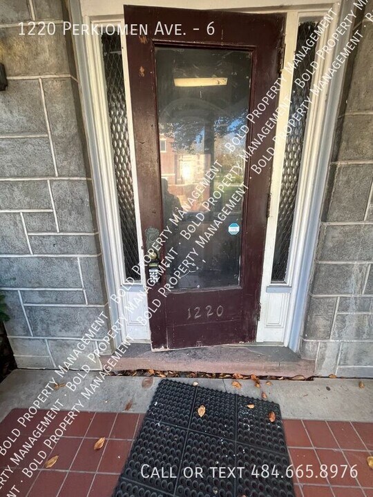 1220 Perkiomen Ave in Reading, PA - Building Photo