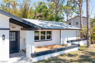 1846 Seafan Cir in North Fort Myers, FL - Foto de edificio - Building Photo
