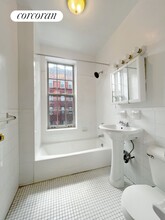 201 W 82nd St in New York, NY - Building Photo - Building Photo