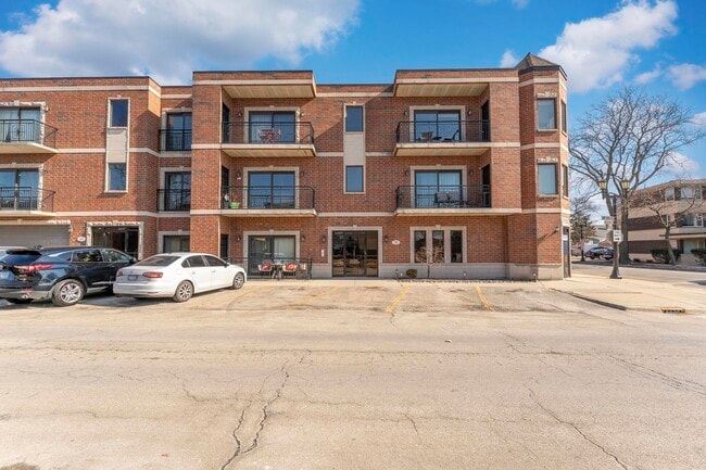 2805 N 75th Ct in Elmwood Park, IL - Building Photo - Building Photo