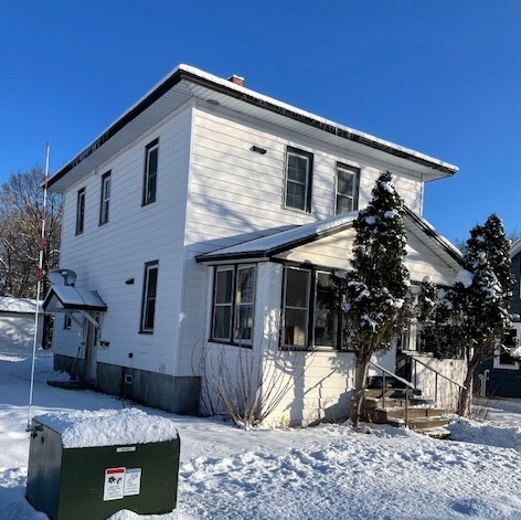 618 Portage St, Unit Main Floor in Stevens Point, WI - Building Photo