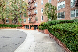 Thornton Burns Owners in Flushing, NY - Building Photo - Building Photo