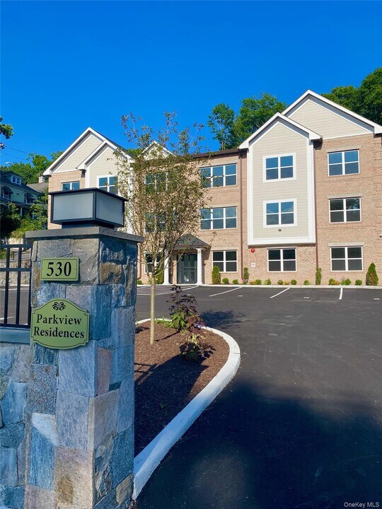 530 N Main St in Brewster, NY - Building Photo