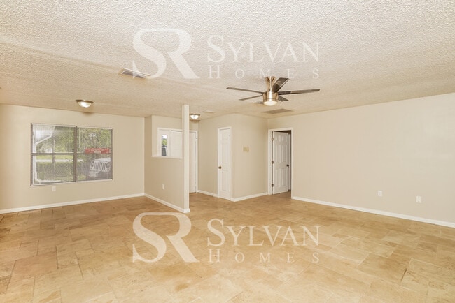 8090 River Country Dr in Spring Hill, FL - Building Photo - Building Photo