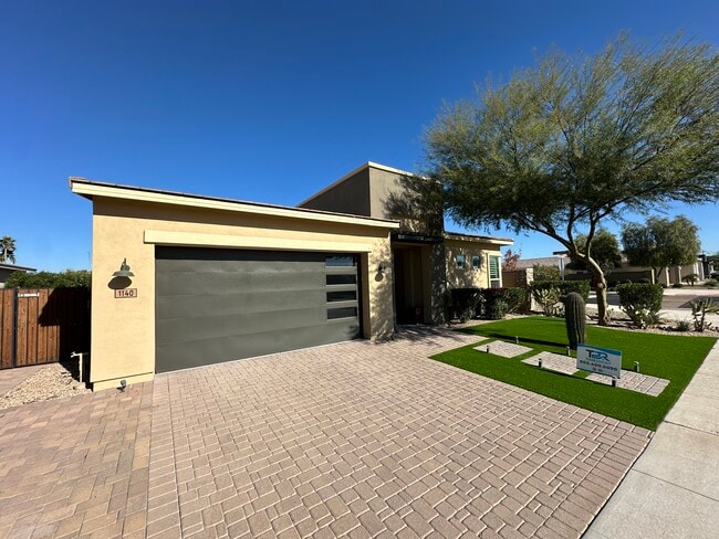 property at 1140 E Cherrywood Pl