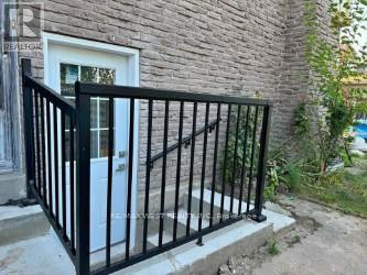 2401 Hemlock Ct in Burlington, ON - Building Photo - Building Photo