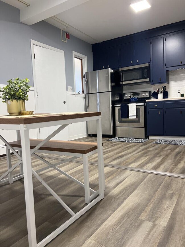 508 Elm St, Unit 2R in Woonsocket, RI - Building Photo - Building Photo