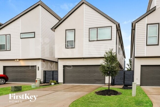 345 N Centro Cir in Shenandoah, TX - Building Photo - Building Photo