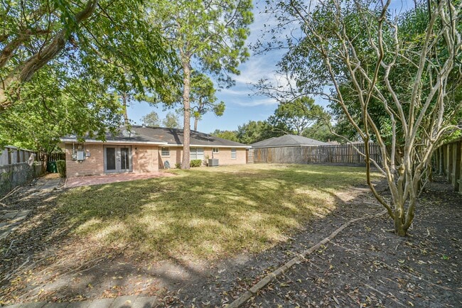 5511 Kinglet St in Houston, TX - Building Photo - Building Photo