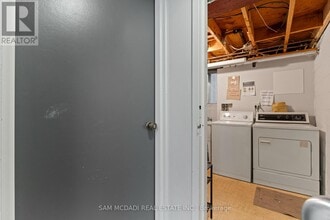 26 Pine Ave in Toronto, ON - Building Photo - Building Photo