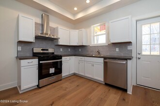 426 E Oak St in Louisville, KY - Foto de edificio - Building Photo