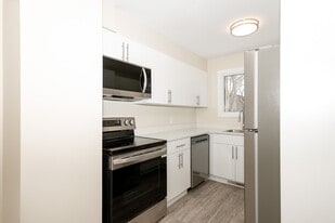 Rothesay Townhouses in Winnipeg, MB - Building Photo